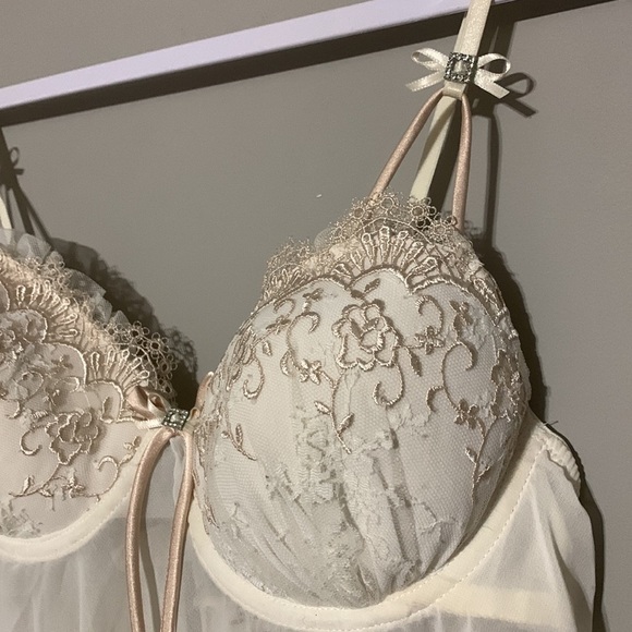 Vintage In Bloom by Jonquil cream sheer nighty w/ padded underwire bra attached - Picture 4 of 8